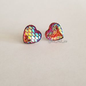 NWOT 🧜‍♀️ Iridescent Heart Mermaid Earrings